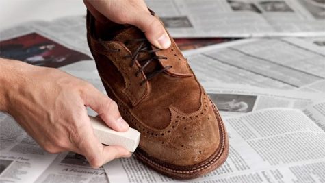 cách làm sạch giày da lộn