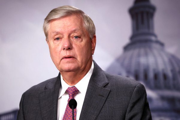 Graham nói rằng Biden 'cần phải đi' nếu các đồng minh của Mỹ và Afghanistan rời khỏi cuộc 'tàn sát' của Taliban