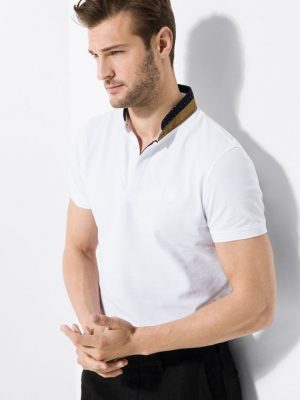 Top 8 cách phối đồ cùng áo thun cổ trụ nam cực cuốn hút