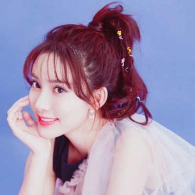 Học ngay những kiểu tóc mái thưa buộc cao cuốn hút từ sao Hàn