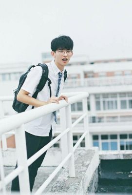 Nam sinh cấp 3 nên chọn giày thể thao loại nào cho phù hợp?