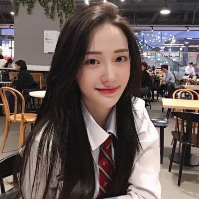 Bỏ túi những kiểu mái rẽ ngôi tóc dài hợp học sinh