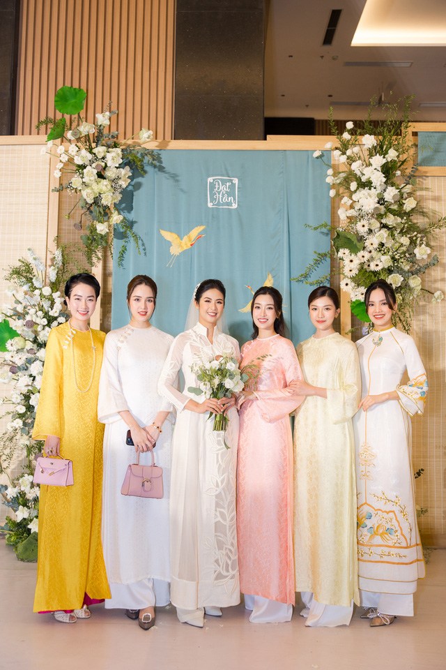 6 mẫu Dress Code đám cưới của các sao Việt nỗi bật